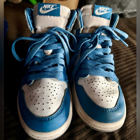 Nike Air Jordan 1 Retro High OG True Blue White Grey Size Child 13.5 - Picture 2 of 3
